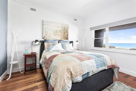 Absolute Beachfront Views Apollo Bay - Accommodation Search 3