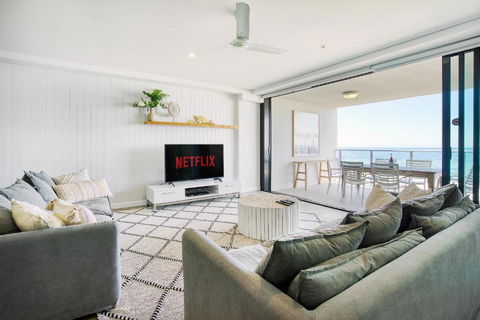 Absolute Kirra By EcoTime - Accommodation Search 4