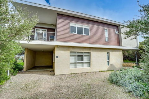 Absolute Luxury Beachfront - Middleton - BYO Linen - Accommodation Search 1