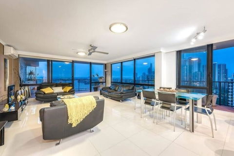 ABSOLUTE Riverfront 2br Apt, Views From Every Room - Accommodation Search 1