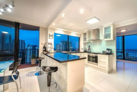 ABSOLUTE Riverfront 2br Apt, Views From Every Room - Accommodation Search 3