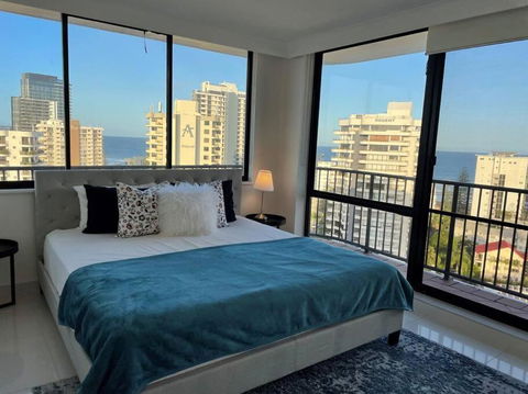 ABSOLUTE Riverfront 2br Apt, Views From Every Room - Accommodation Search 2