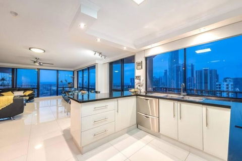 ABSOLUTE Riverfront 2br Apt, Views From Every Room - Accommodation Search 4