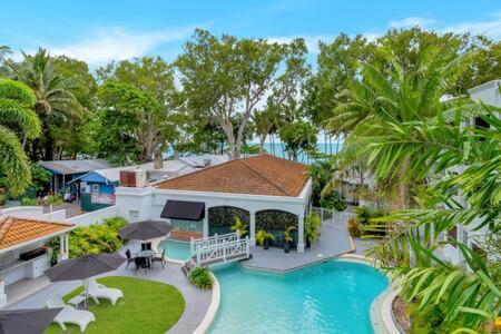 Absolute Superb Location Ocean Views Beachfront - Accommodation Search 0