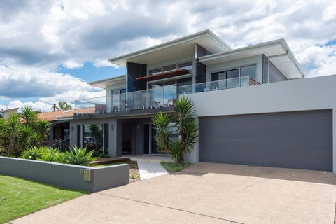 Absolute Waterfront, Amazing Views, Maloneys Beach - Accommodation Search 0
