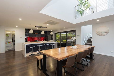 Absolute Waterfront, Amazing Views, Maloneys Beach - Accommodation Search 4