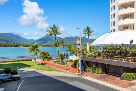 Absolute Waterfront - Enjoy Exceptional Lifestyle - Accommodation Search 3