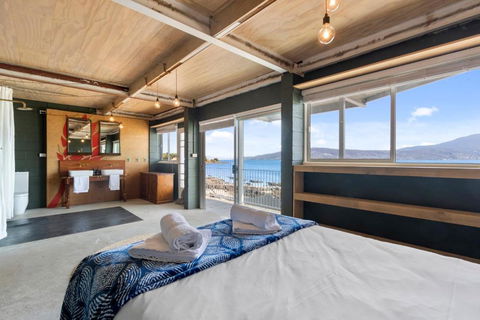 Absolute Waterfront Only 15 Minutes From Hobart - Accommodation Search 1