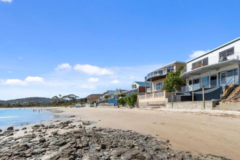 Absolute Waterfront Only 15 Minutes From Hobart - Accommodation Search 0