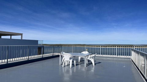 Absolute Waterfront With Rooftop! - Accommodation Search 1