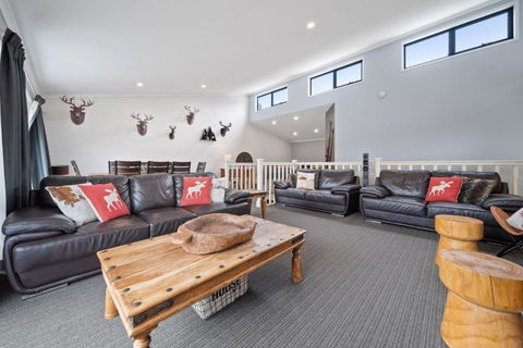 Acacia 2 - Modern 3BR Townhouse L Bath L WiFi L BBQ L Foxtel - Accommodation Search 2