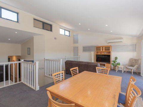 Acacia 4 2 Kirwan Close - Accommodation Search 0