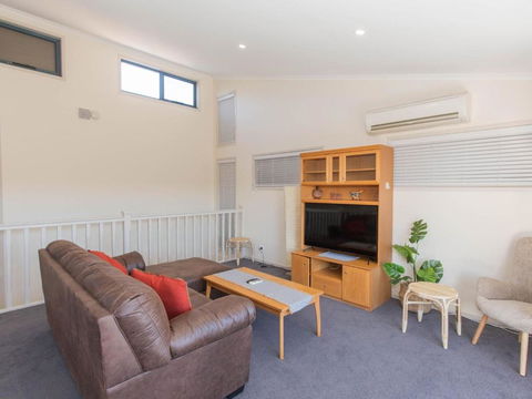Acacia 4 2 Kirwan Close - Accommodation Search 2
