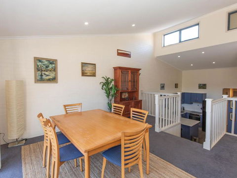 Acacia 4 2 Kirwan Close - Accommodation Search 3