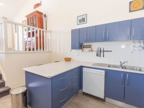 Acacia 4 2 Kirwan Close - Accommodation Search 4