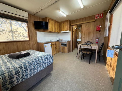Acacia Caravan Park & Holiday Units - Accommodation Search 4