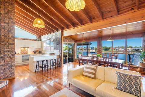 Acacia Shores - Waterfront - Accommodation Search 2