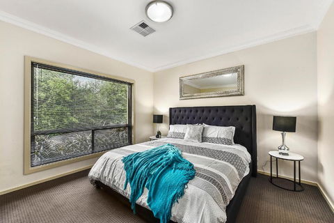 Accommodation On Lansell 1 Being Unit 1 Of 6 Lansell Street - Accommodation Search 1