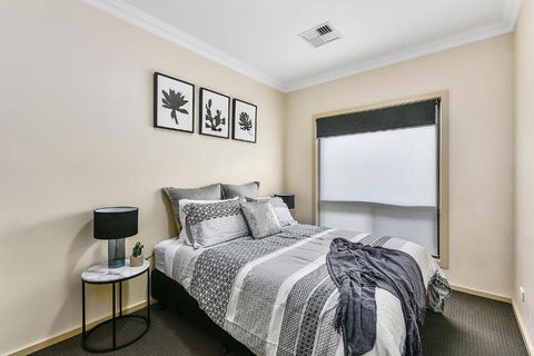 Accommodation On Lansell 1 Being Unit 1 Of 6 Lansell Street - Accommodation Search 3