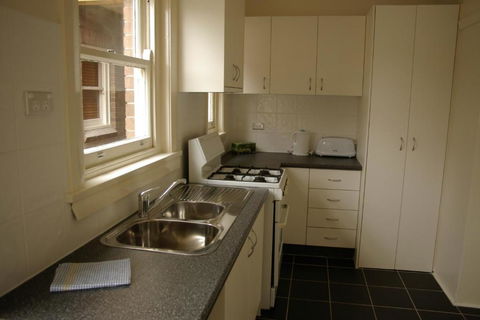Accommodation Sydney Rockdale - 2 Bedroom Pet Friendly Budget Apartments With Balconies - Accommodation Search 1
