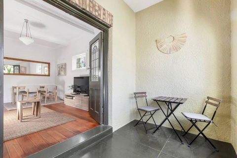 Acland Art Deco - Coastal Chic By St Kilda Beach - Accommodation Search 1