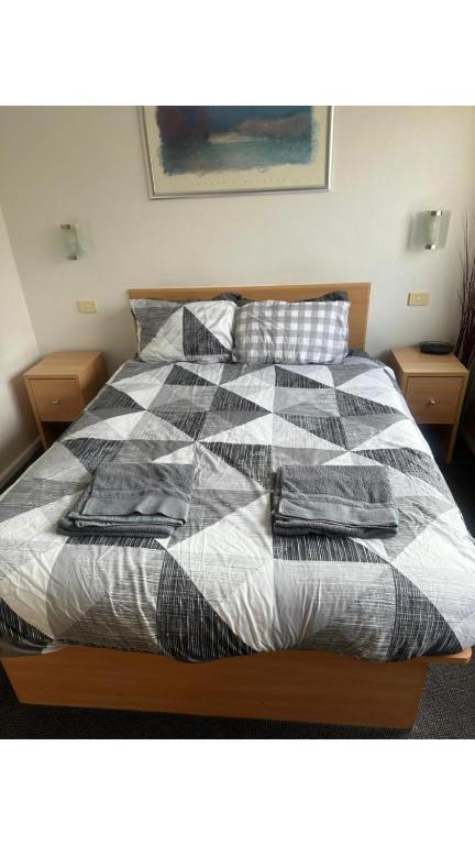 Acland Street Studio Apartment FREE PARKING - Accommodation Search 0