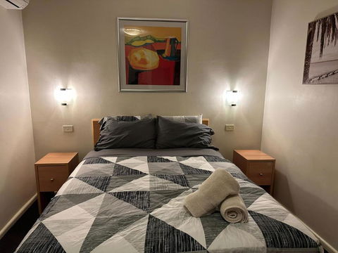 Acland Street Studio Apartment FREE PARKING - Accommodation Search 2