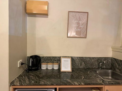 Acland Street Studio Apartment FREE PARKING - Accommodation Search 3