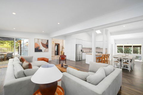 Acreage Estate -Ponies -Tennis Court -Spa - Accommodation Search 3
