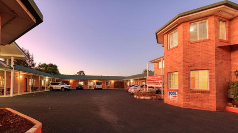 Across Country Motor Inn & Cottages - Accommodation Search 0