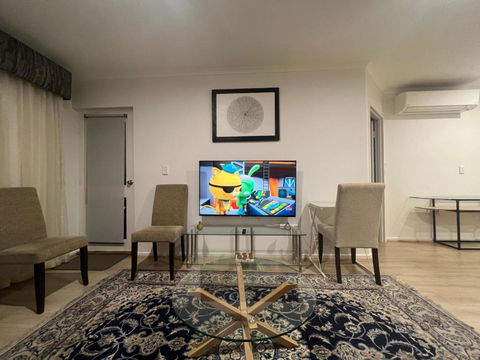ADELAIDE CBD APARTMENT - 3BR, 2BATH & CARPARK - Accommodation Search 2