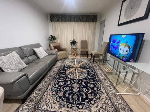 ADELAIDE CBD APARTMENT - 3BR, 2BATH & CARPARK - Accommodation Search 3