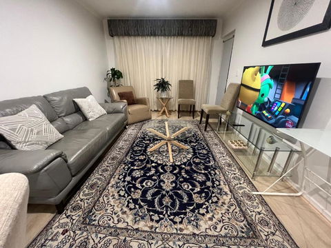 ADELAIDE CBD APARTMENT - 3BR, 2BATH & CARPARK - Accommodation Search 0