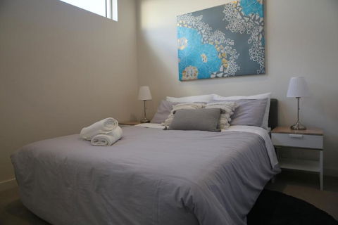 Adelaide CBD Bluebird Apartment - Accommodation Search 3