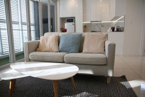 Adelaide CBD Bluebird Apartment - Accommodation Search 1