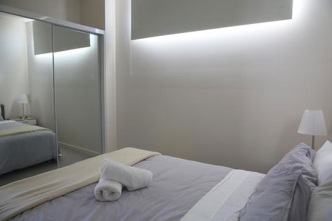 Adelaide CBD Bluebird Apartment - Accommodation Search 4