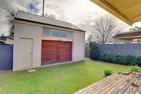 Adelaide Close CBD Large Private Studio Apartment In St Peters - Accommodation Search 0