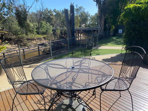 Adelphi Apartments 3 Or 3A - Downstairs 2 Bedroom Or Upstairs King Studio With Balcony - Accommodation Search 3