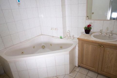 Admiralty Inn - Accommodation Search 4