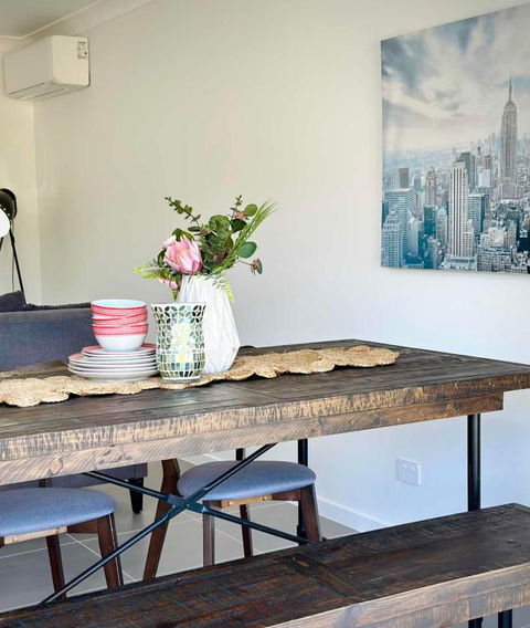 Adorable Modern 4 Br House WiFi & Parking - Accommodation Search 1