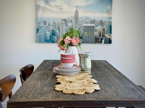 Adorable Modern 4 Br House WiFi & Parking - Accommodation Search 2