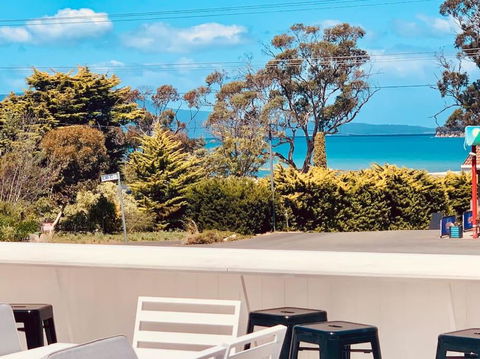 Adorable Studio Next To Cafe, Walk To Beach! - Accommodation Search 0