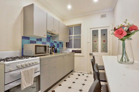 Affordable 3 Bedroom House Darlinghurst With 2 E-Bikes Included - Accommodation Search 4