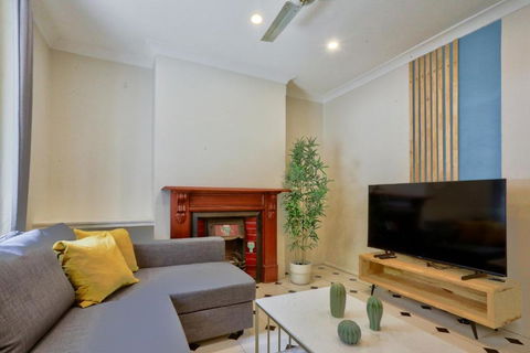 Affordable 3 Bedroom House Darlinghurst With 2 E-Bikes Included - Accommodation Search 0