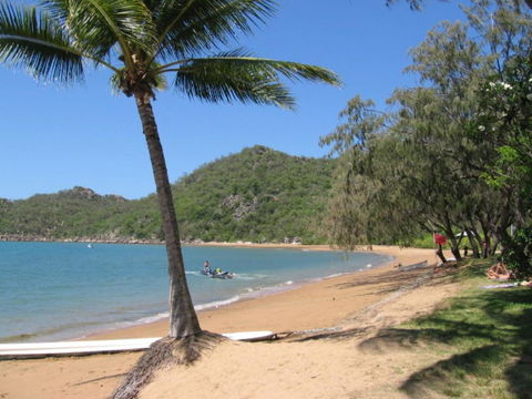 AFFORDABLE ISLAND ESCAPE! Queen Studio, Nelly Bay - Accommodation Search 4