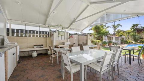 Affordable, Pool, Spa, Beach, Bbq, Sleeps 4 - Accommodation Search 3