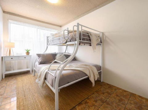 Affordable Relaxing GC Getaway - Accommodation Search 4