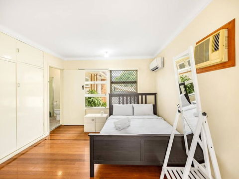 Affordable Studio Steps From UQ Shops And Transit - Accommodation Search 0