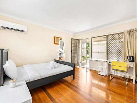 Affordable Studio Steps From UQ Shops And Transit - Accommodation Search 1
