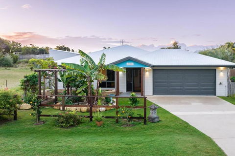Agnes Retreat - 4 BR - 2 Min Walk To Beach - Accommodation Search 0